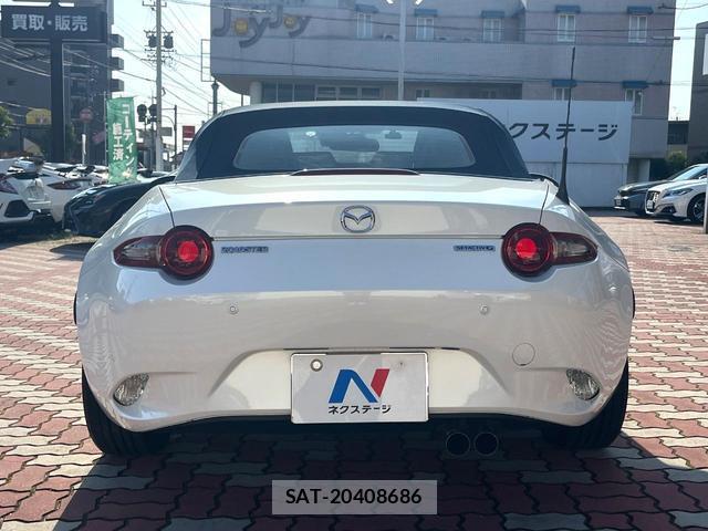 Mazda ROADSTER 2022-03 8005106-12