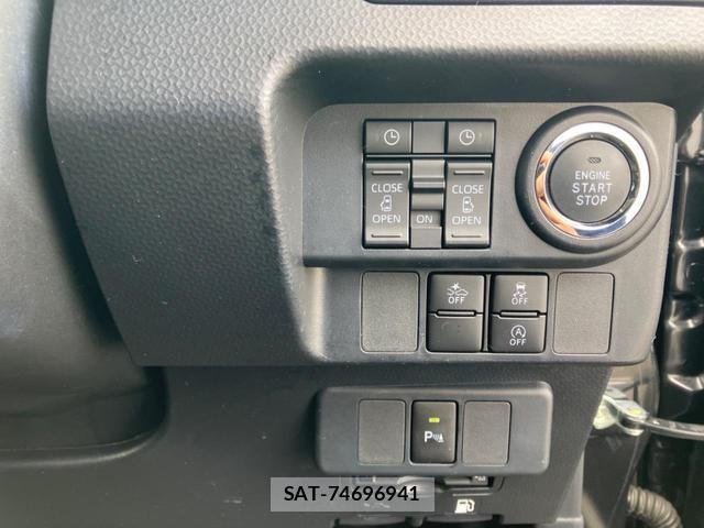 Toyota ROOMY 2021-08 8004681-9