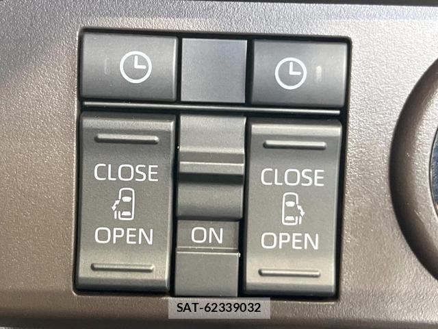 Toyota ROOMY 2023-12 8005144-5