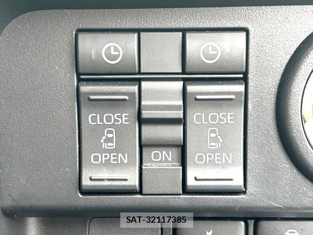 Toyota ROOMY 2023-07 8007690-4