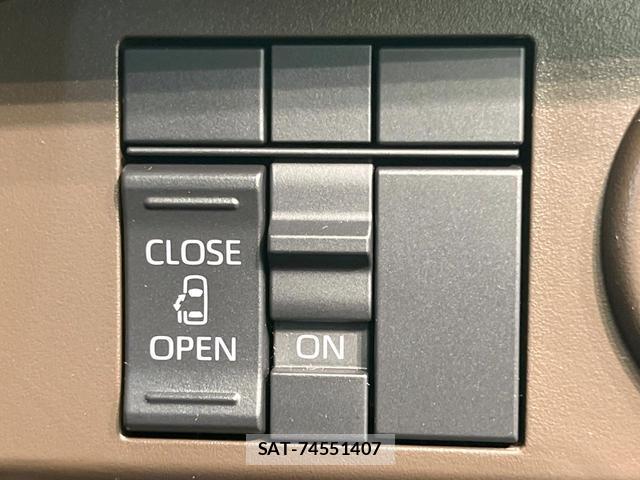 Toyota ROOMY 2023-11 8011099-4