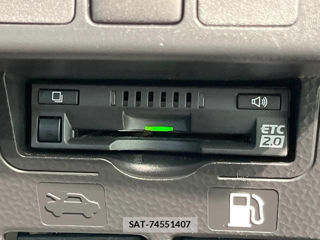 Toyota ROOMY 2023-11 8011099-5