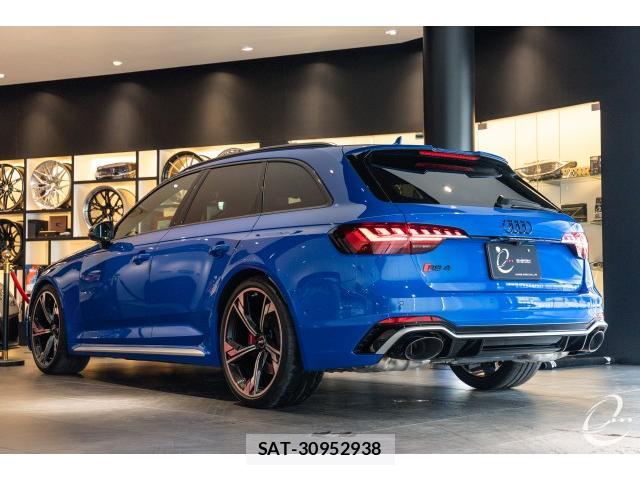 Audi RS4 2021-02 8010170-1