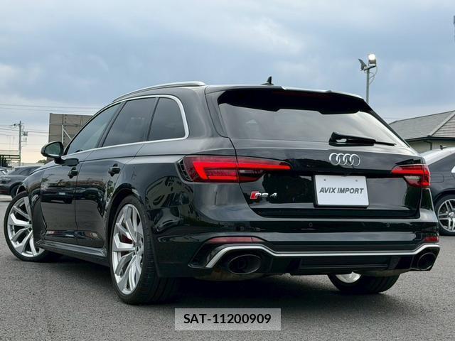 Audi RS4 2019-03 8011880-1