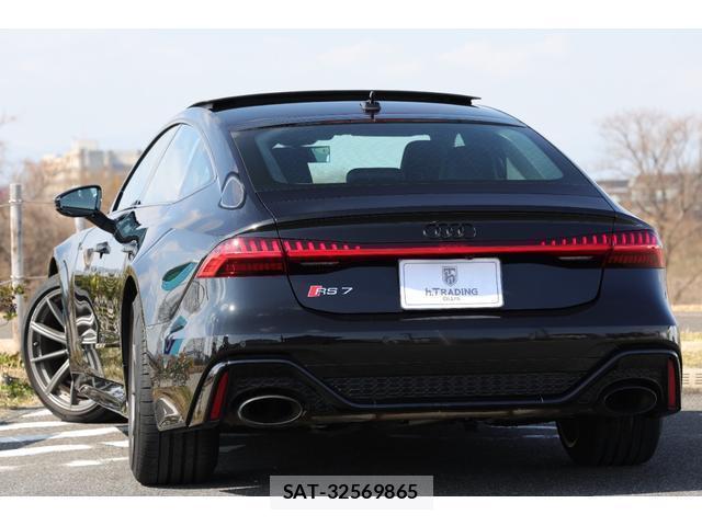 Audi RS7 2021-03 8011429-1