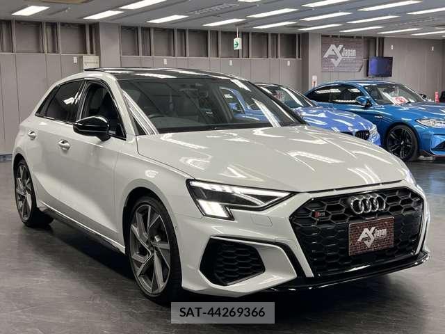 Audi S3 2021-05 8012625-17