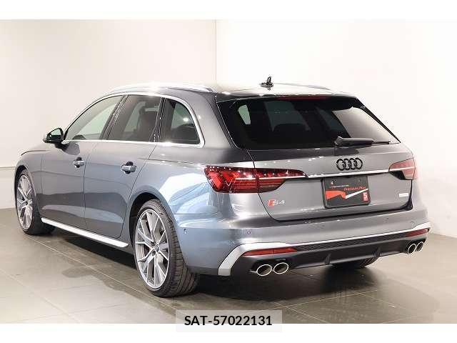 Audi S4 2023-10 8010579-13