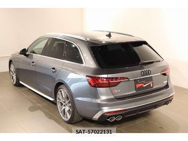 Audi S4 2023-10 8010579-15