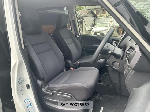 Nissan SERENA 2018-04 8008949-3