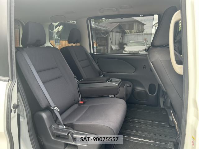 Nissan SERENA 2018-04 8008949-4