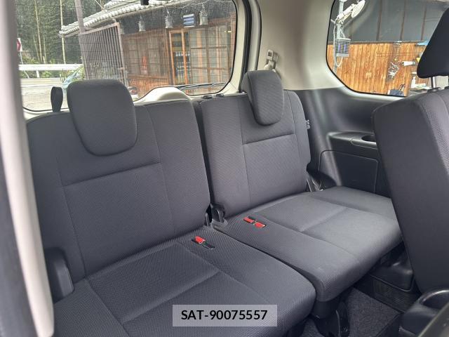Nissan SERENA 2018-04 8008949-5