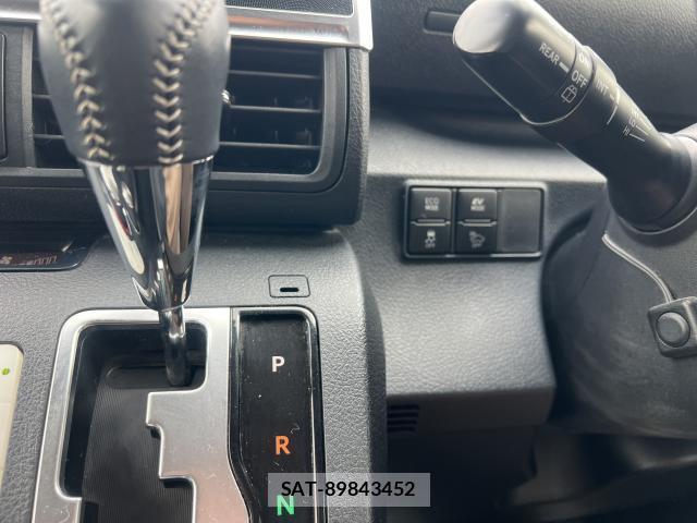 Toyota SIENTA 2018-02 8002983-17
