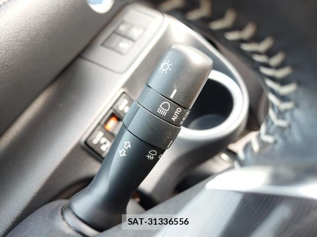 Toyota SIENTA 2021-09 8003195-14