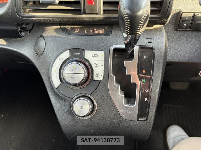 Toyota SIENTA 2016-03 8003388-11