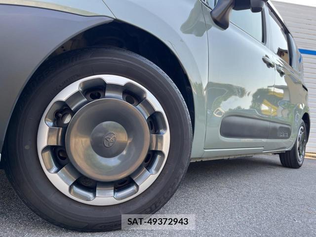 Toyota SIENTA 2023-10 8003635-11