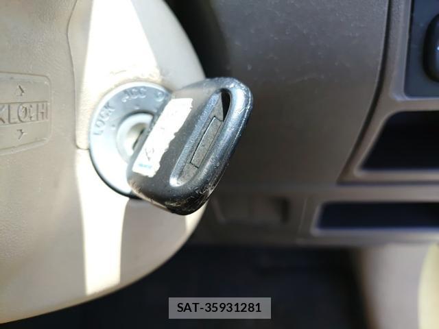 Toyota SIENTA 2010-07 8005622-14