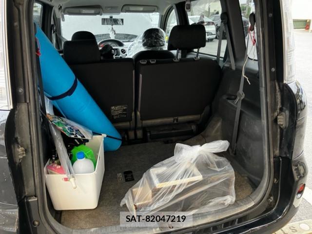 Toyota SIENTA 2012-09 8008322-11