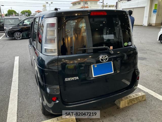 Toyota SIENTA 2012-09 8008322-12