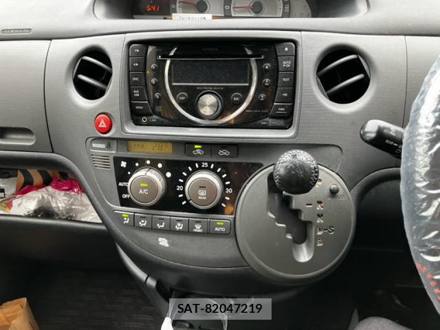 Toyota SIENTA 2012-09 8008322-17