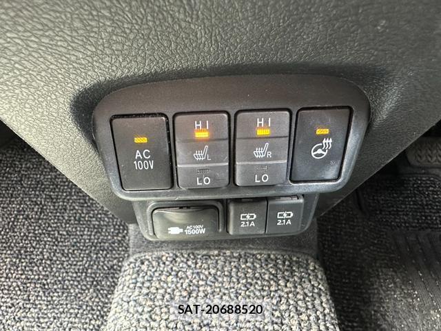 Toyota SIENTA 2021-02 8008512-11