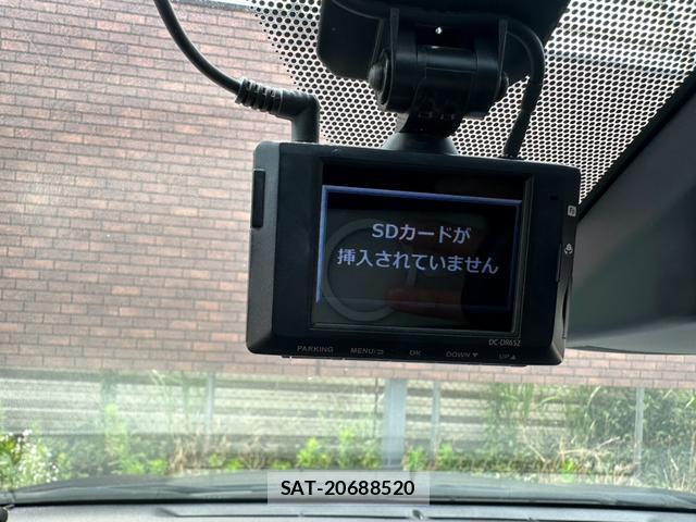 Toyota SIENTA 2021-02 8008512-13
