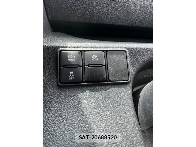 Toyota SIENTA 2021-02 8008512-3