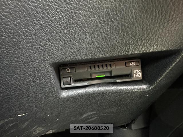Toyota SIENTA 2021-02 8008512-9