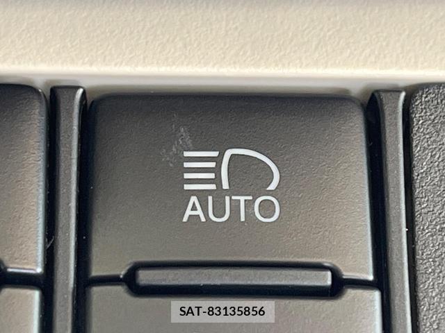 Toyota SIENTA 2018-07 8009259-6