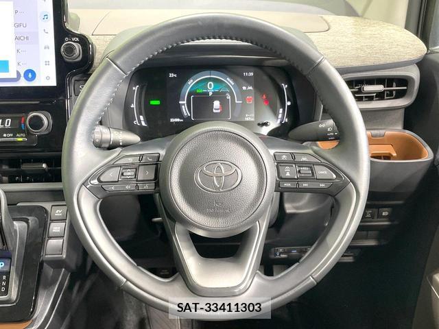 Toyota SIENTA 2023-10 8010448-11