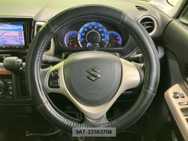 Suzuki SPACIA 2015-01 8012432-13