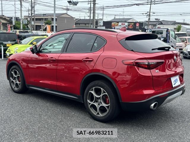ALFA ROMEO STELVIO 2020-09 8008747-6