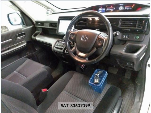 Honda e 2015-08 8003337-2
