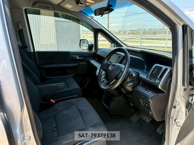 Honda e 2012-03 8003513-12
