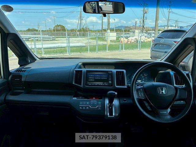 Honda e 2012-03 8003513-13