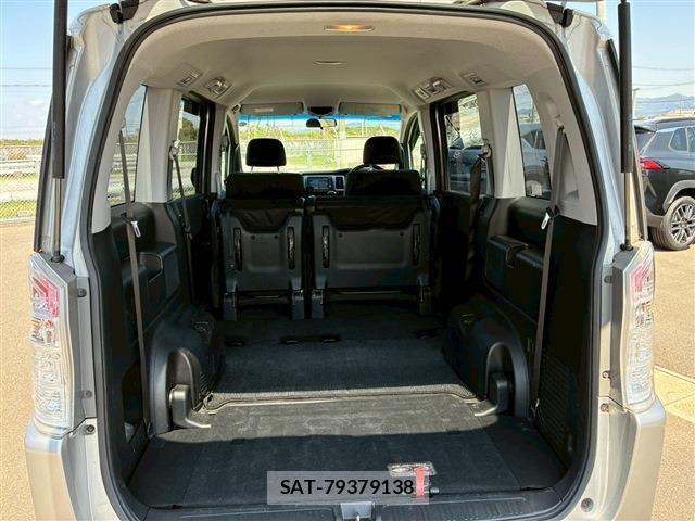 Honda e 2012-03 8003513-19