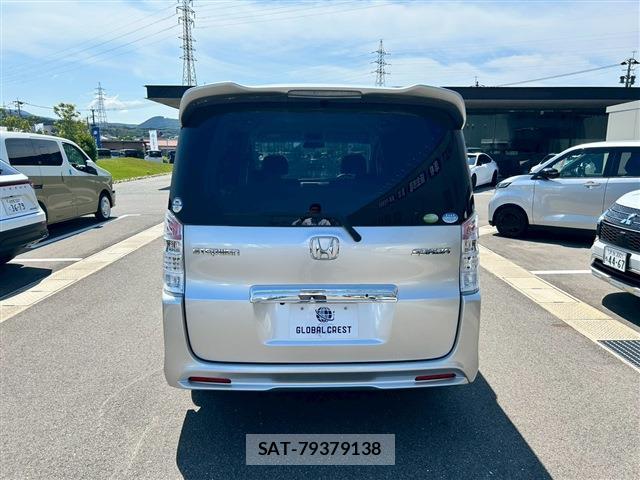 Honda e 2012-03 8003513-6