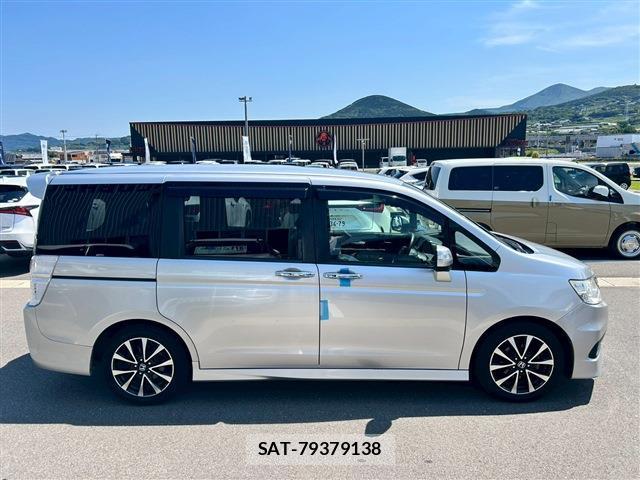 Honda e 2012-03 8003513-9
