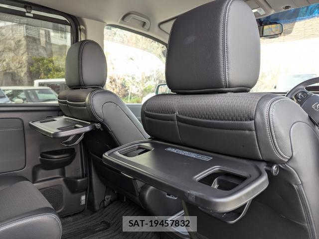Honda e 2018-03 8003828-14