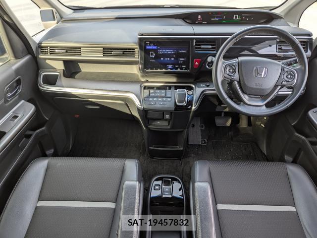 Honda e 2018-03 8003828-15