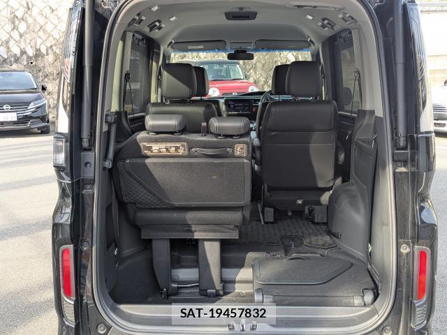 Honda e 2018-03 8003828-17