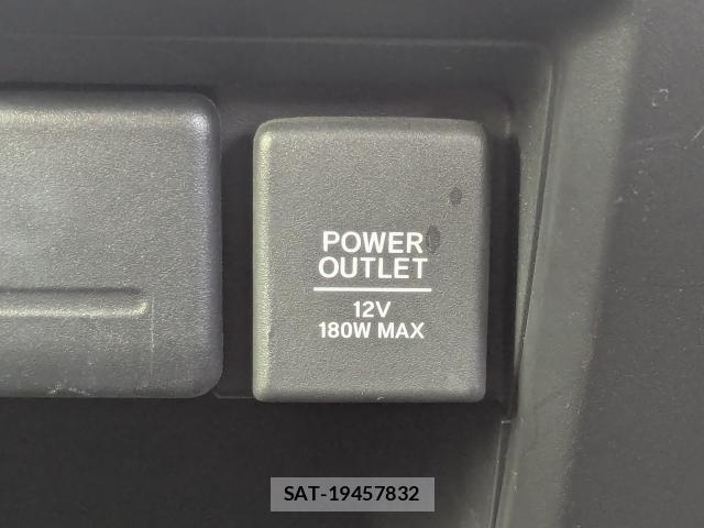 Honda e 2018-03 8003828-18