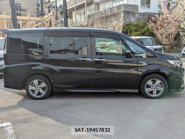 Honda e 2018-03 8003828-4