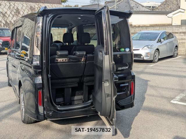 Honda e 2018-03 8003828-6