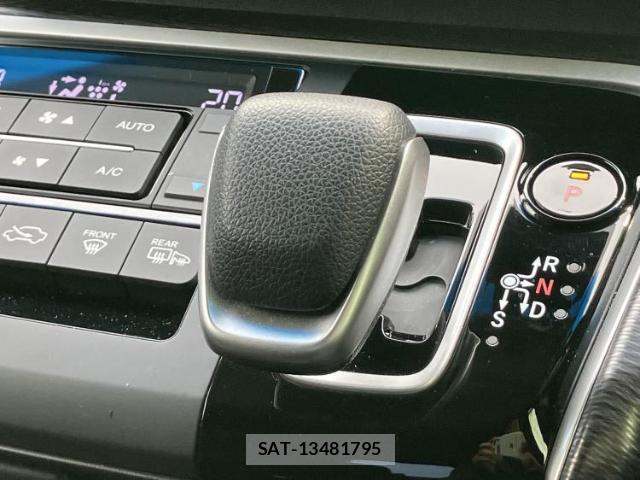 Honda e 2019-03 8004450-17
