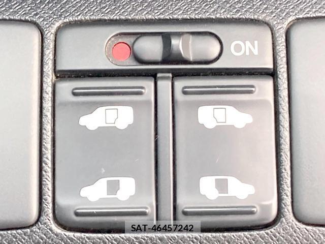 Honda e 2014-03 8004736-5