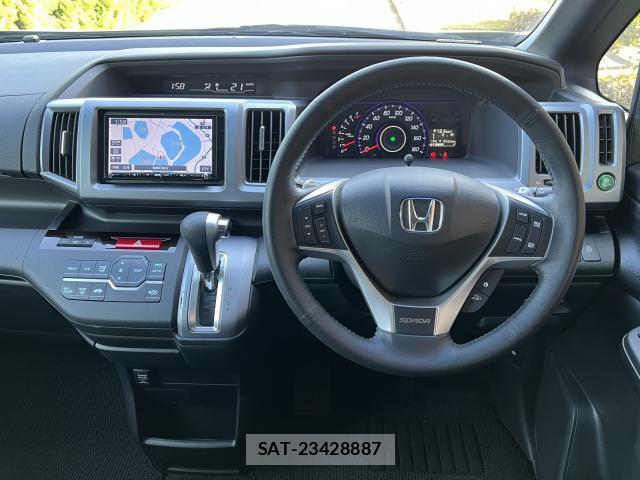 Honda e 2014-12 8004744-17