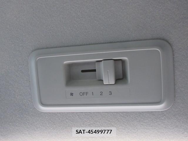 Honda e 2017-10 8006506-19