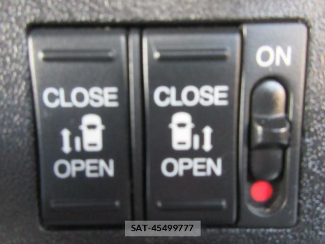 Honda e 2017-10 8006506-7