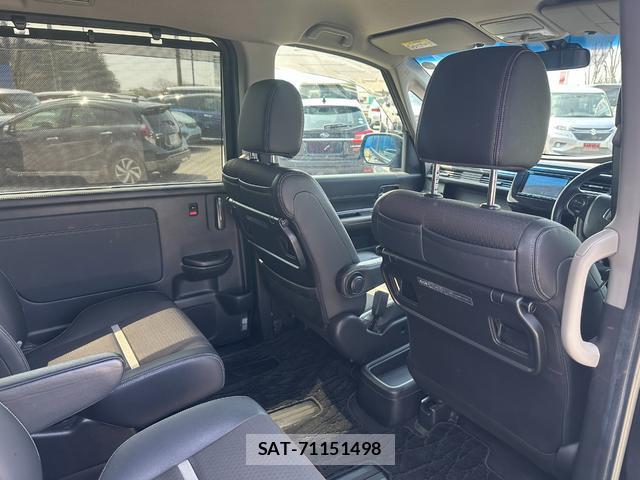 Honda e 2017-11 8006828-17