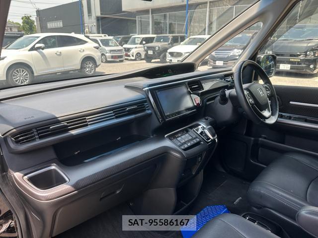 Honda e 2017-12 8006838-14